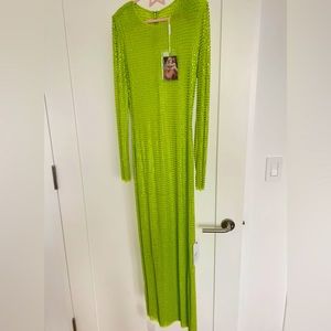 Self-Portrait dress as seen on Gigi Hadid. My flat a$$ just can’t make it work